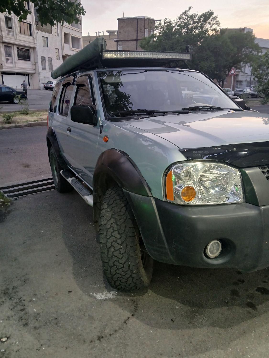 نیسان رونیز دنده‌ای - 2005