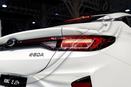 کی ام سی EJ7 142 کیلووات - 2024
