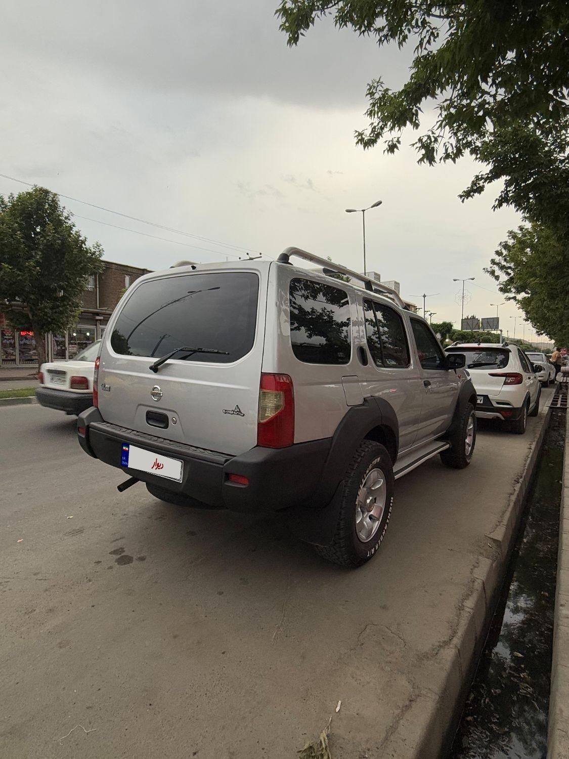 نیسان رونیز دنده‌ای - 2003