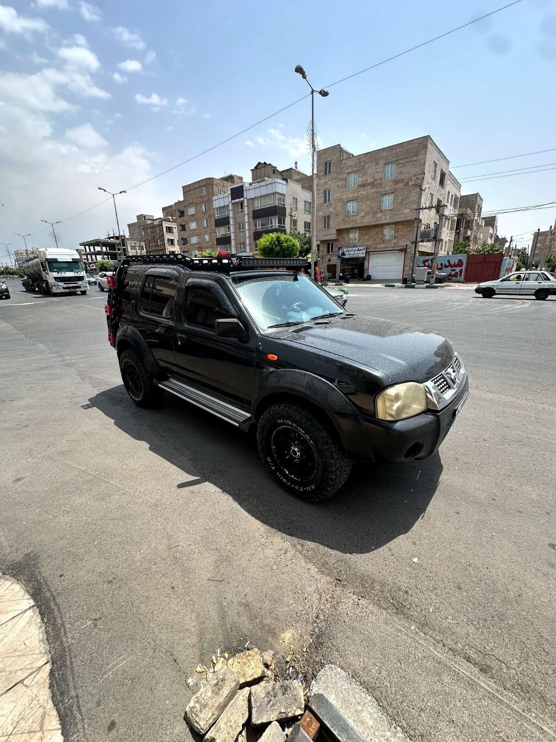 نیسان رونیز دنده‌ای - 2004