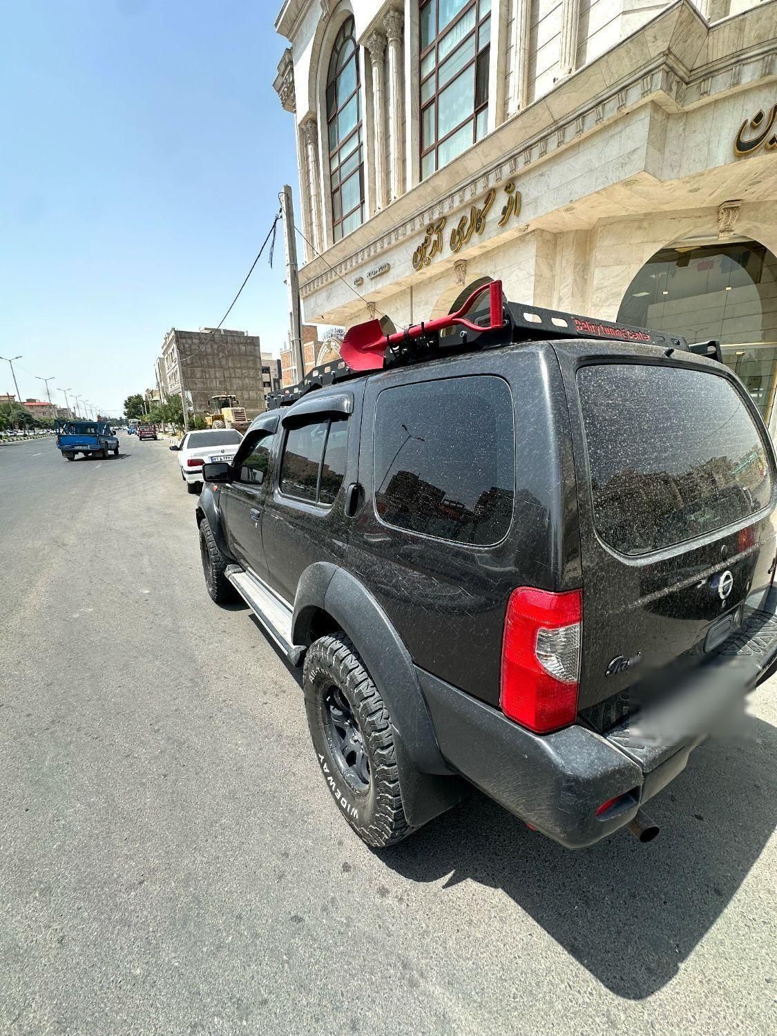 نیسان رونیز دنده‌ای - 2004