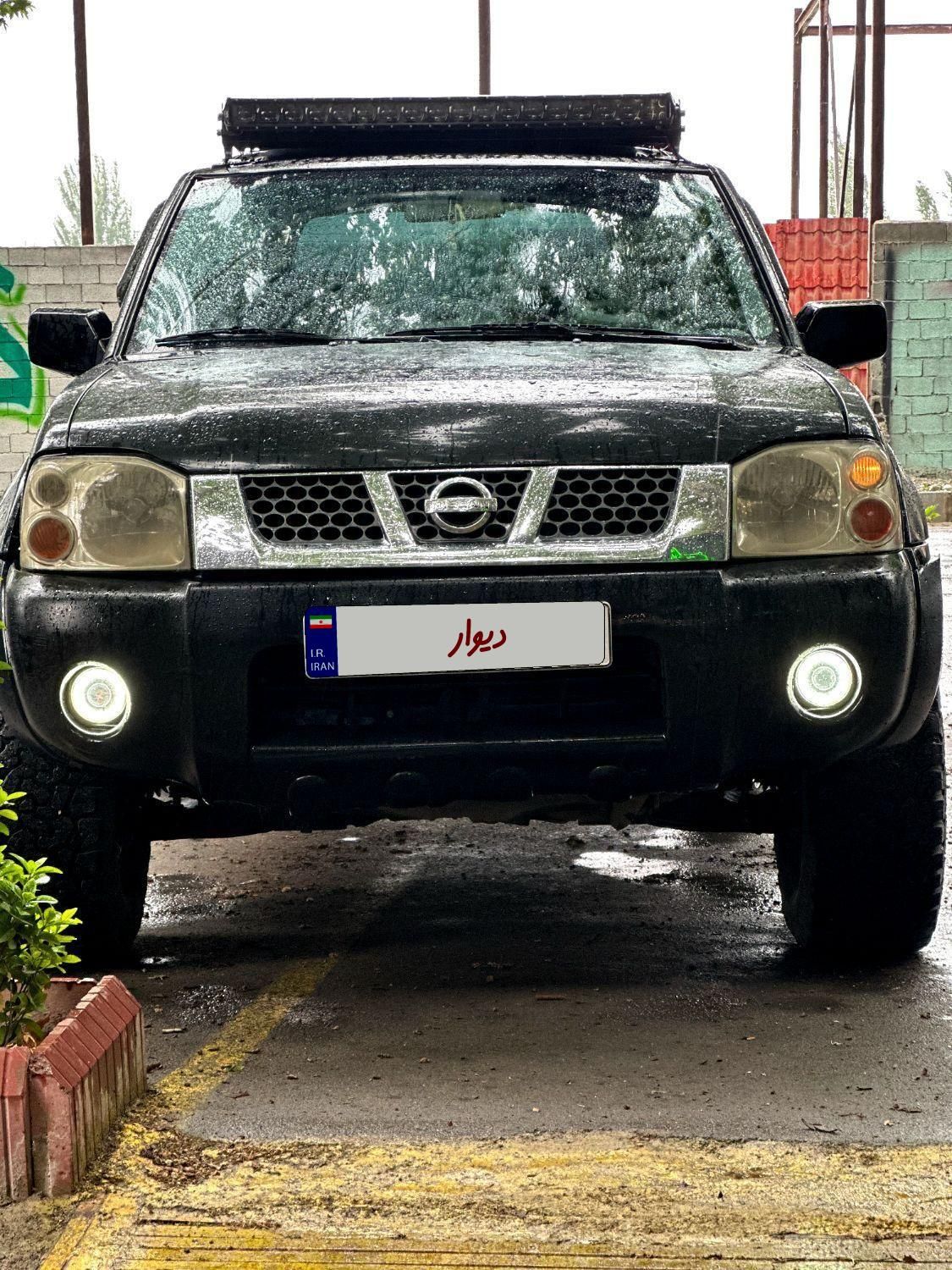 نیسان رونیز دنده‌ای - 2004