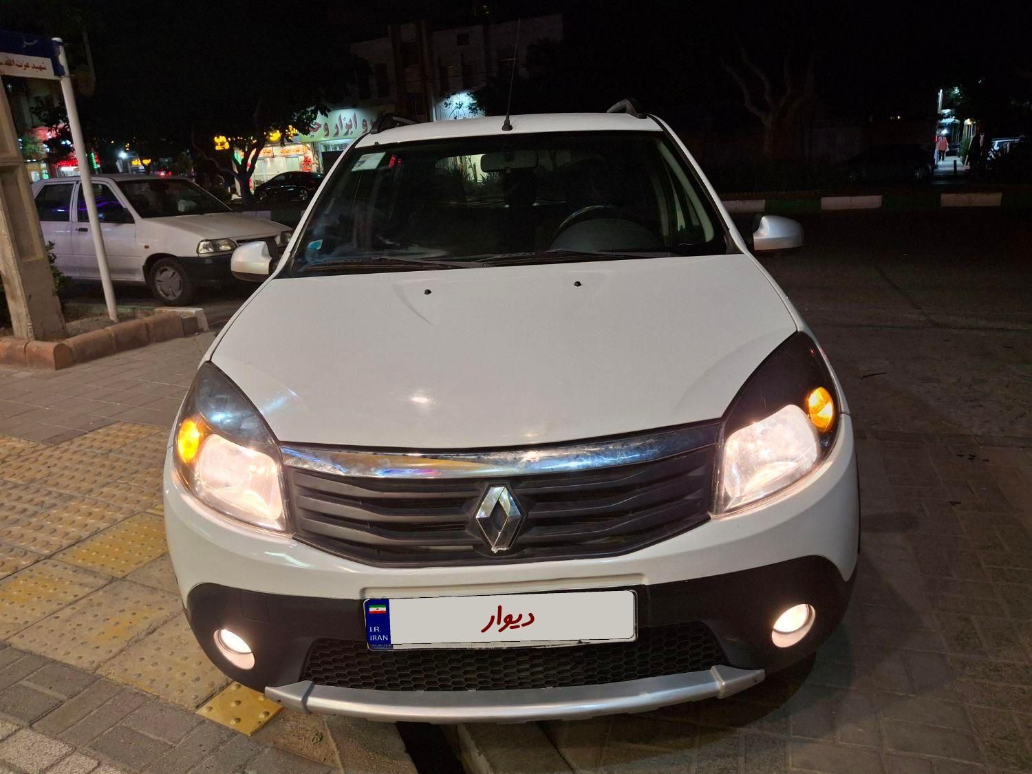 خودرو رنو، ساندرو آگهی ann_18348127