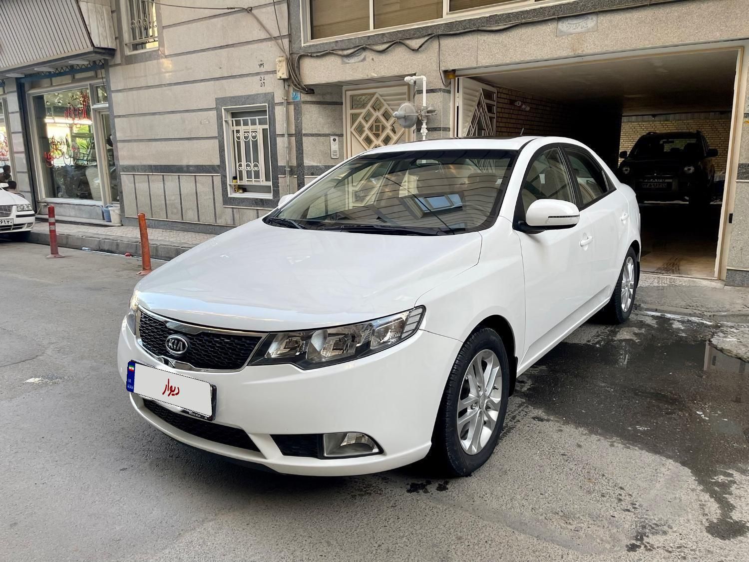 خودرو کیا، سراتو مونتاژ آگهی ann_18349332