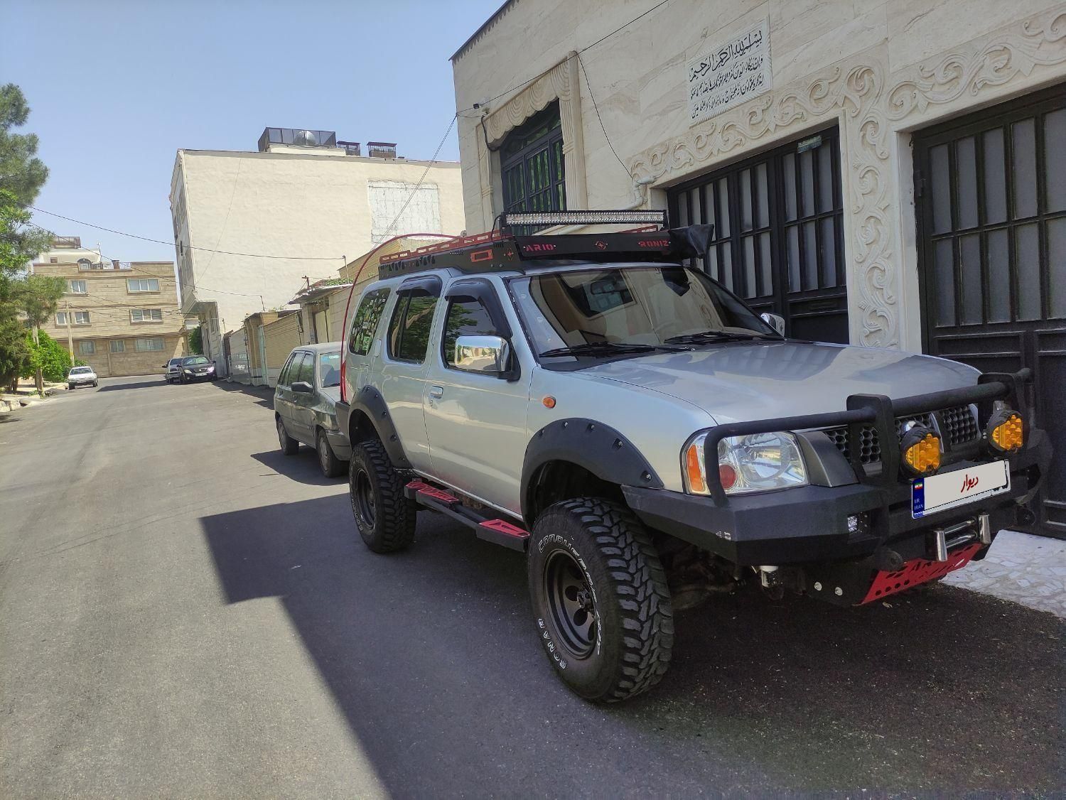 نیسان رونیز دنده‌ای - 2007