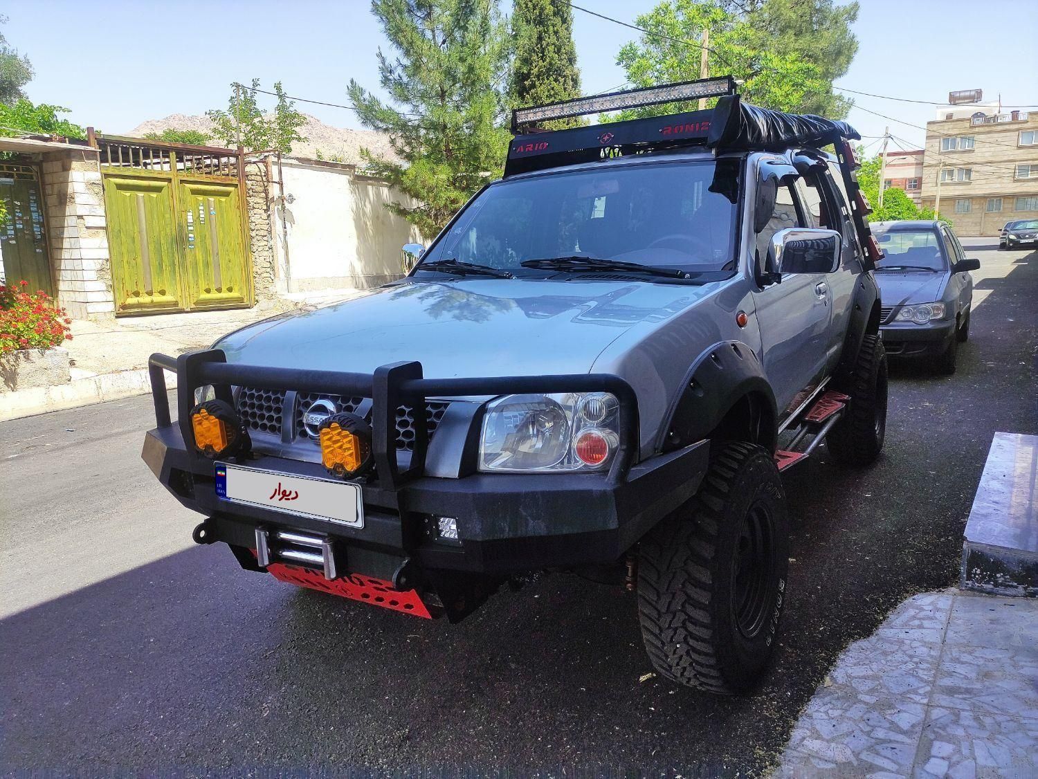 نیسان رونیز دنده‌ای - 2007