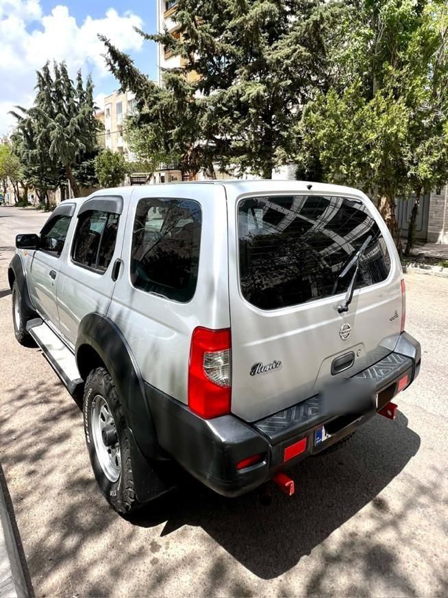 نیسان رونیز دنده‌ای - 2008