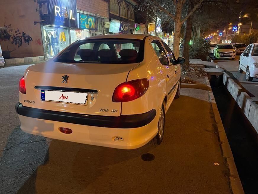 پژو ۲۰۶ صندوق دار v8 - 1394
