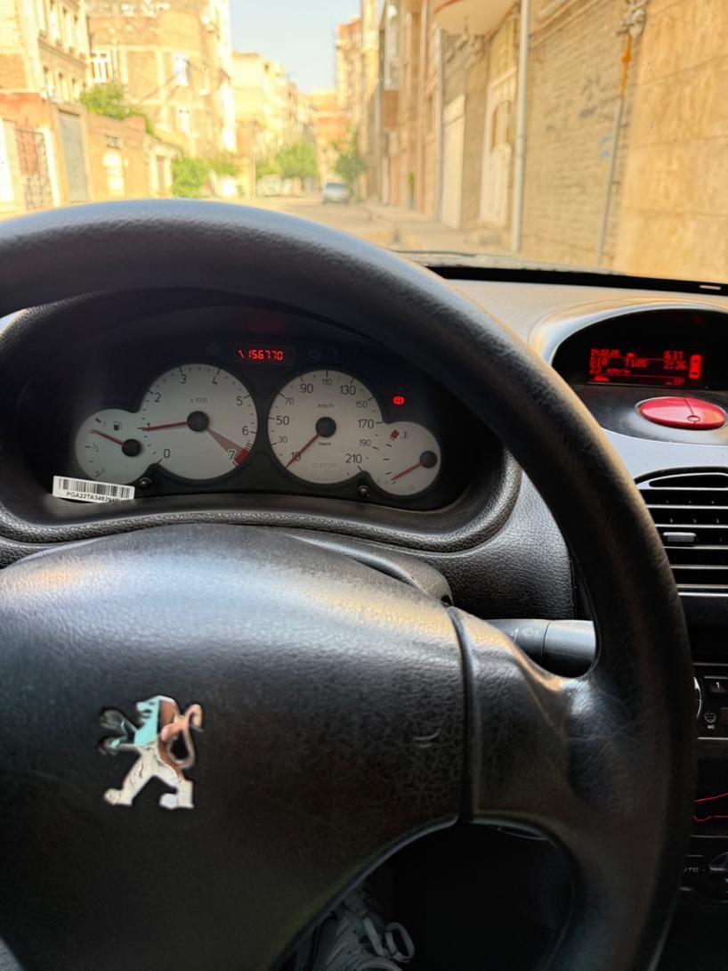 پژو ۲۰۶ صندوق دار v8 - 1394