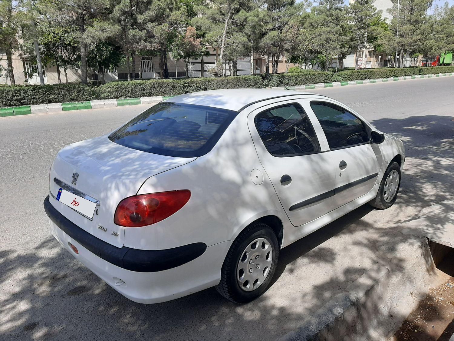 پژو ۲۰۶ صندوق دار v8 - 1394