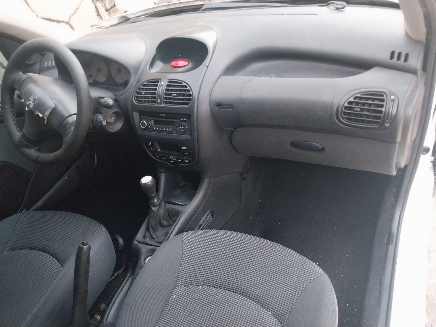 پژو ۲۰۶ صندوق دار v8 - 1396