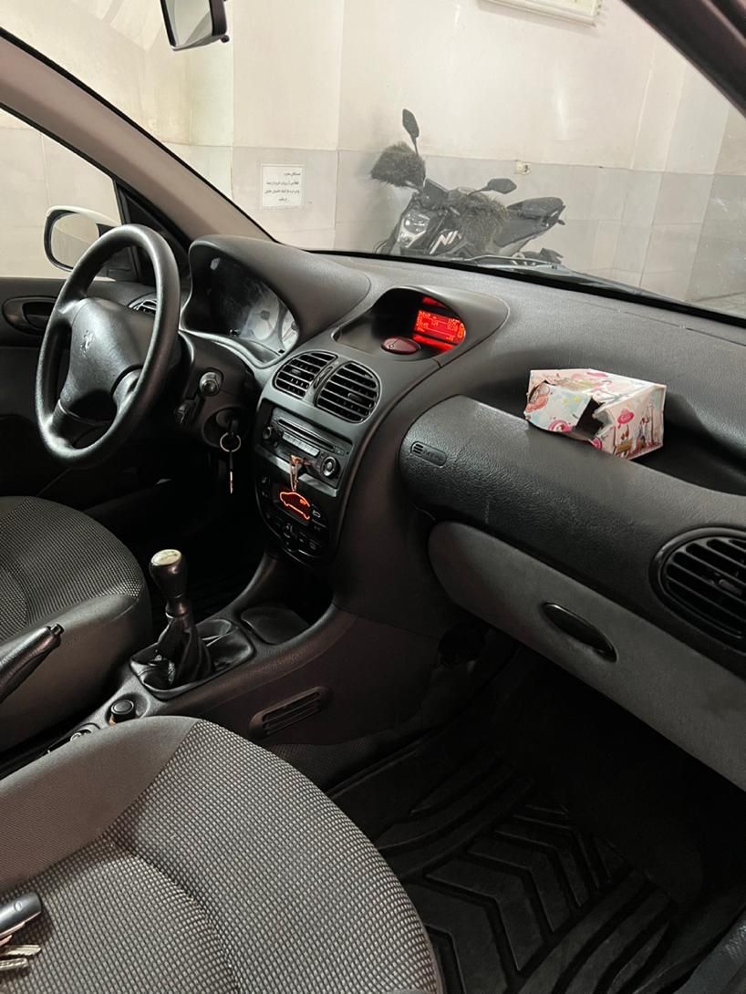 پژو ۲۰۶ صندوق دار v8 - 1395