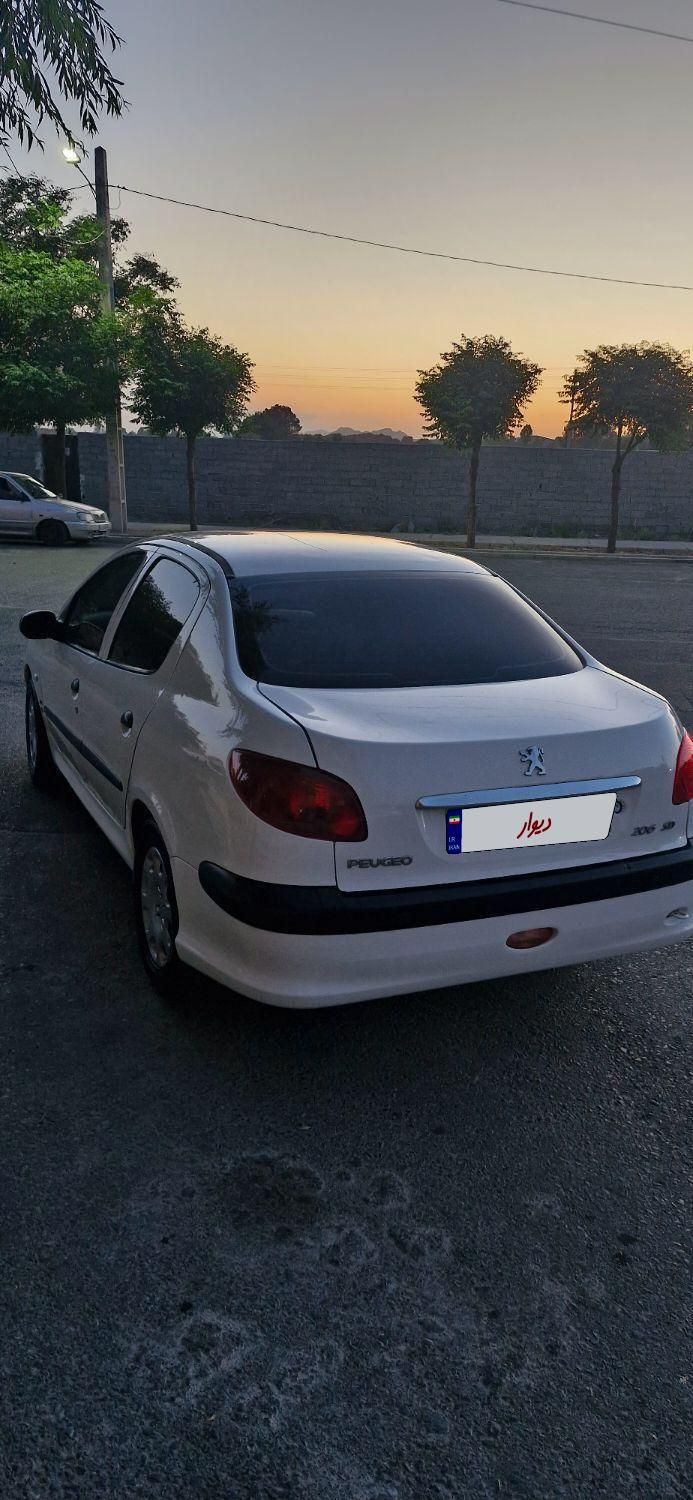 پژو ۲۰۶ صندوق دار v8 - 1393