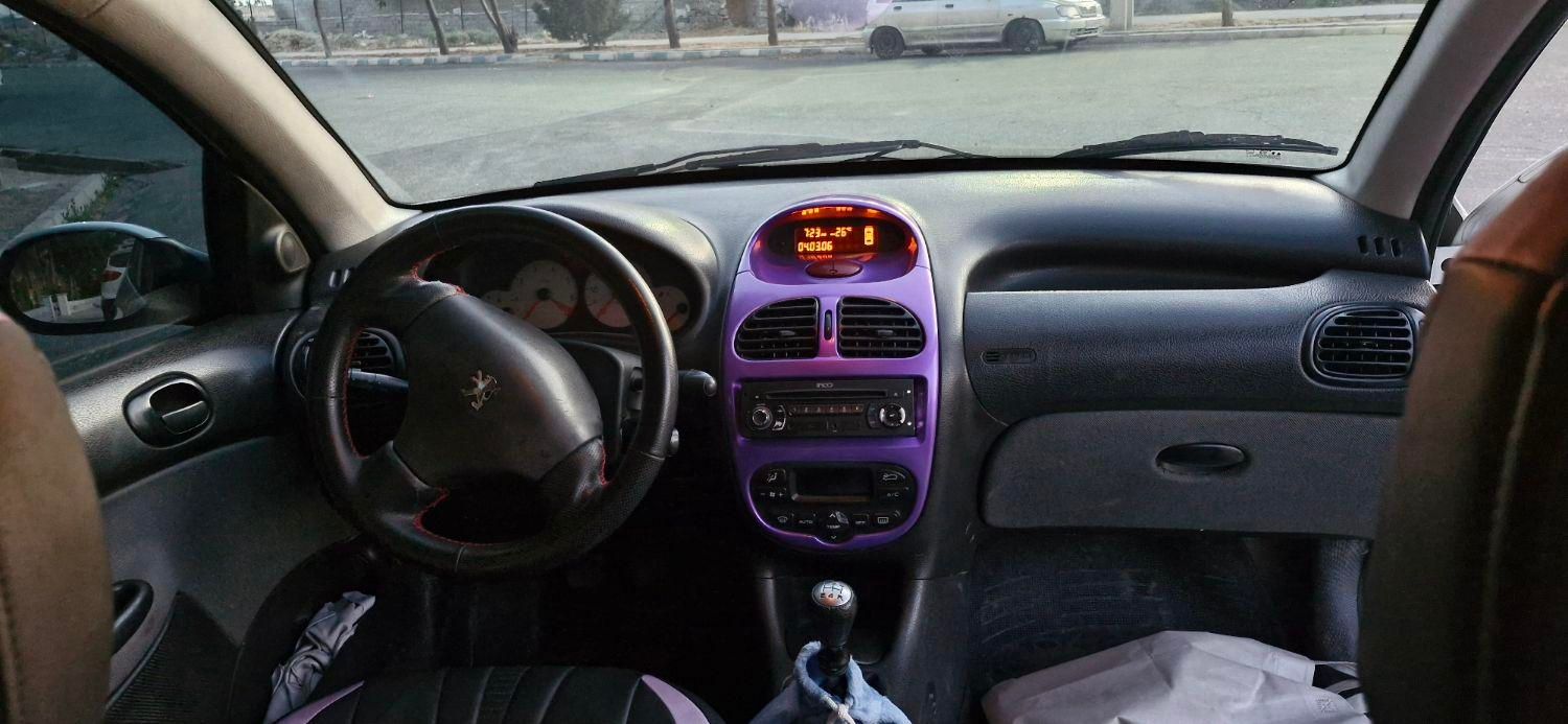 پژو ۲۰۶ صندوق دار v8 - 1393