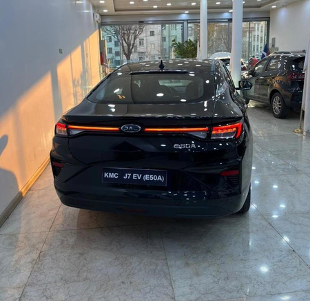 کی ام سی EJ7 142 کیلووات - 2024