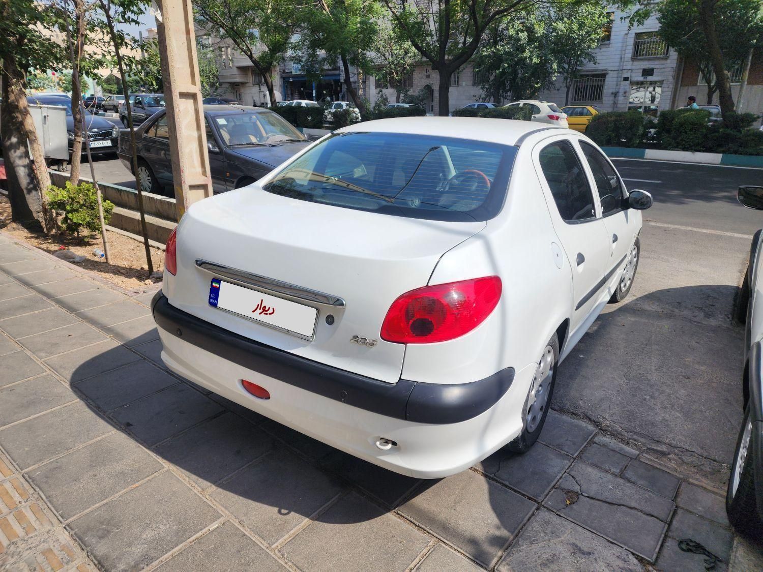 پژو ۲۰۶ صندوق دار v8 - 1395