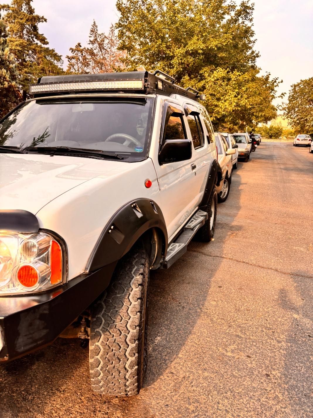 نیسان رونیز دنده‌ای - 2009