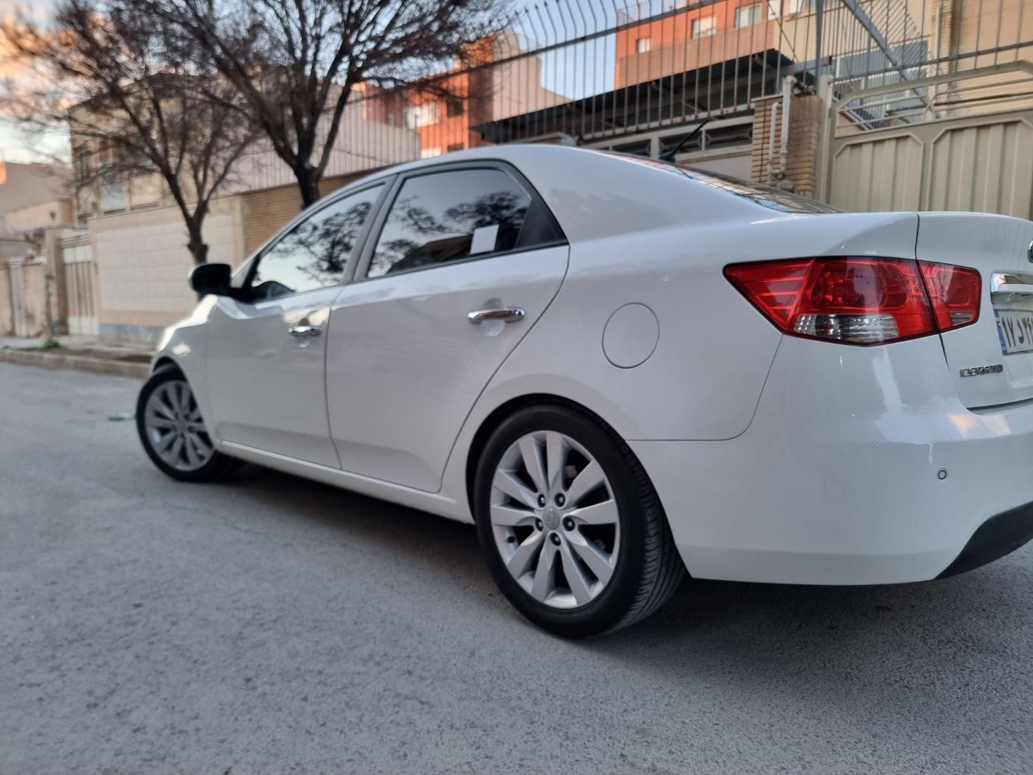 کیا سراتو 2.0 لیتر اتوماتیک GT لاین - 2011