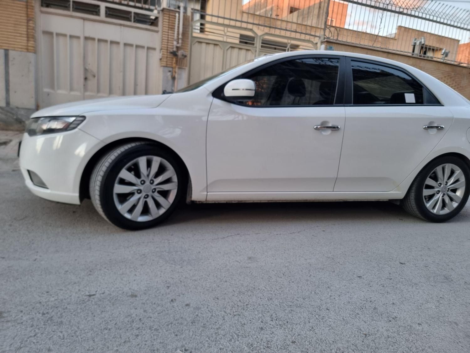 کیا سراتو 2.0 لیتر اتوماتیک GT لاین - 2011