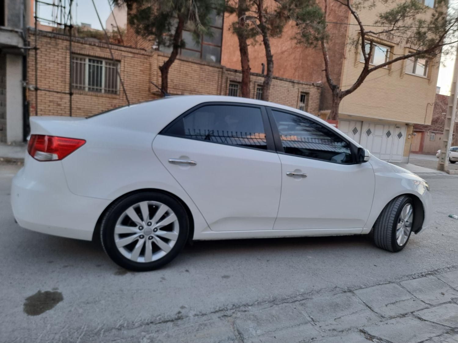 کیا سراتو 2.0 لیتر اتوماتیک GT لاین - 2011