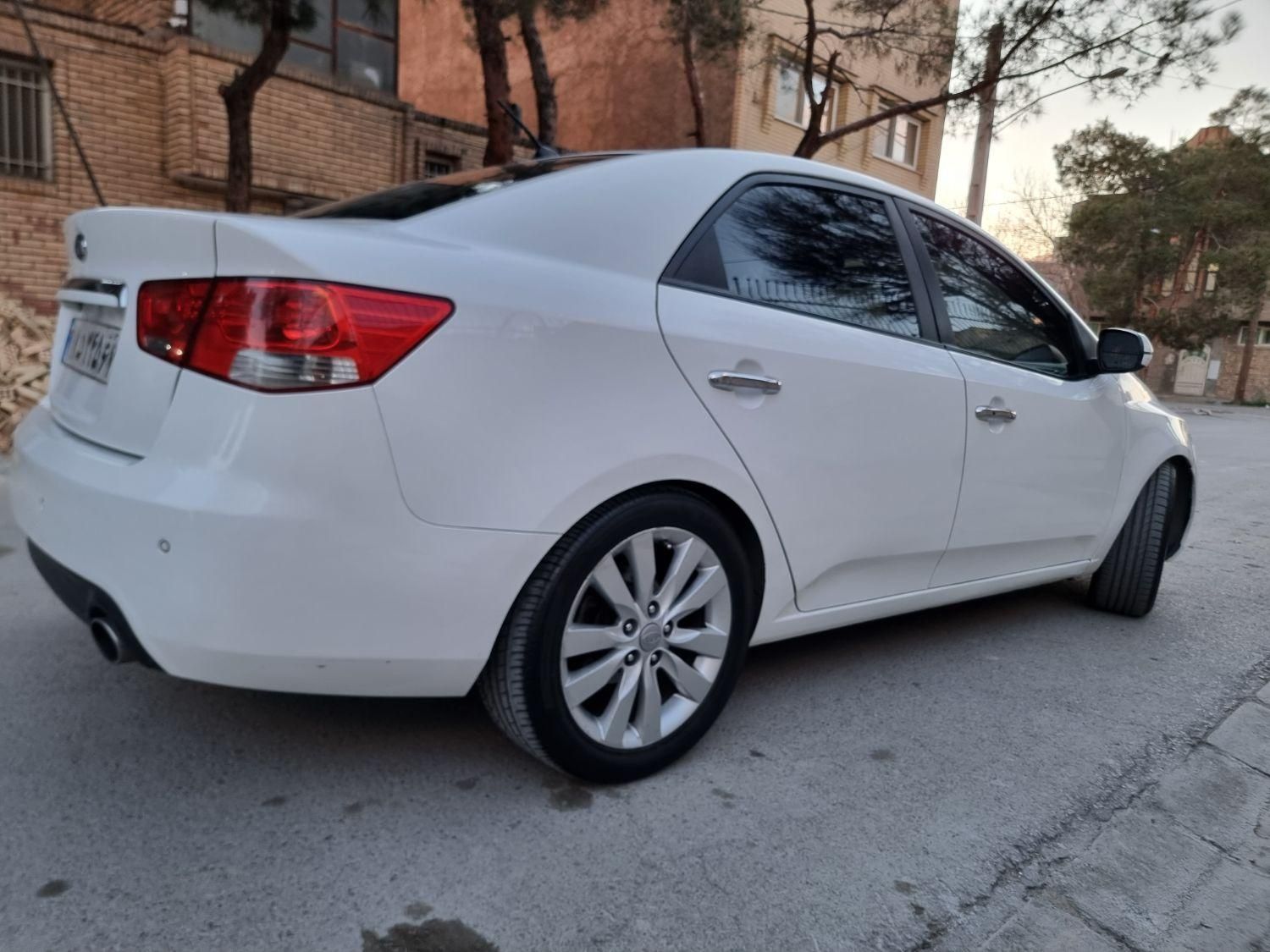 کیا سراتو 2.0 لیتر اتوماتیک GT لاین - 2011