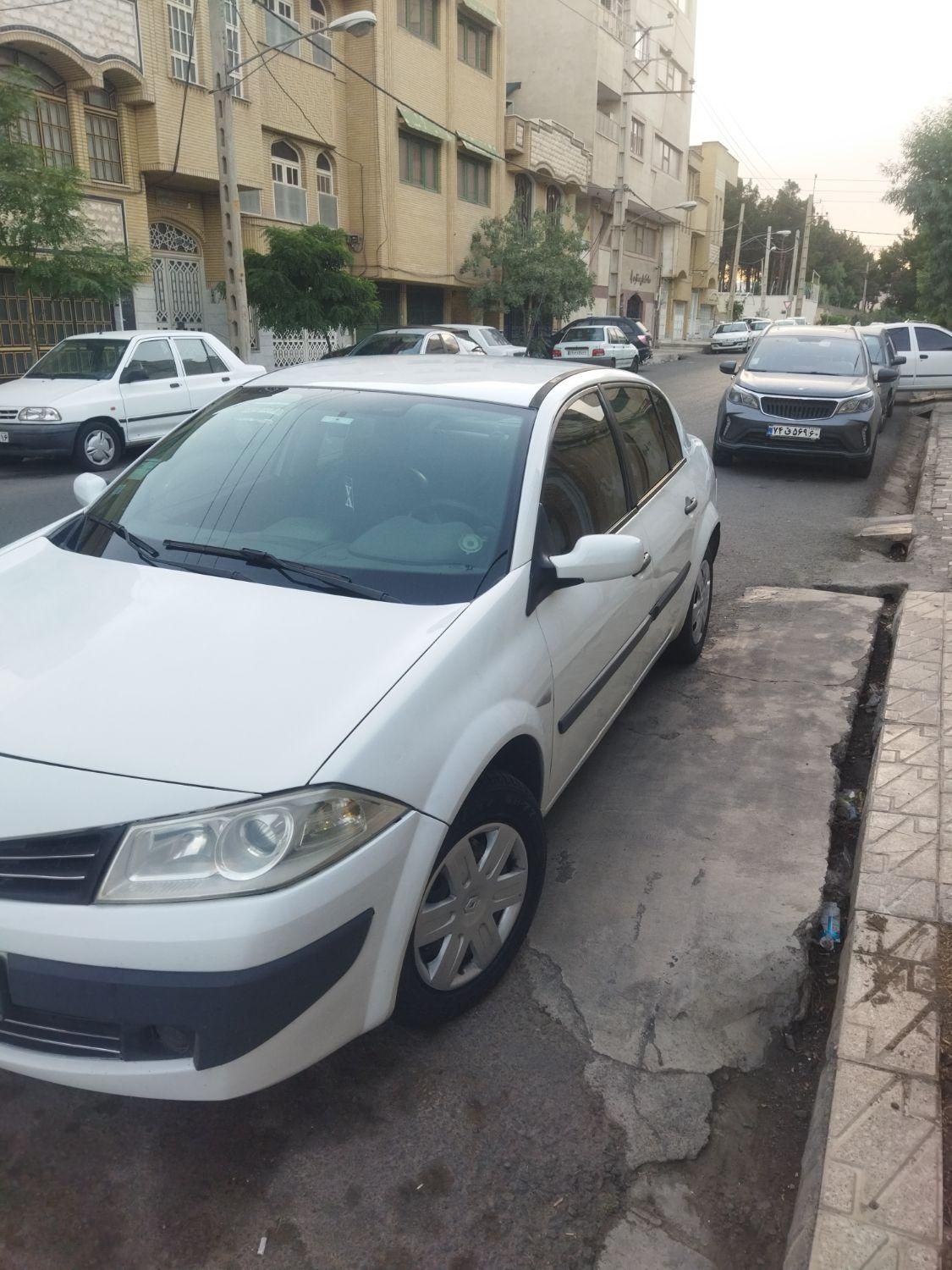 رنو مگان دنده‌ای 1600 - 2008