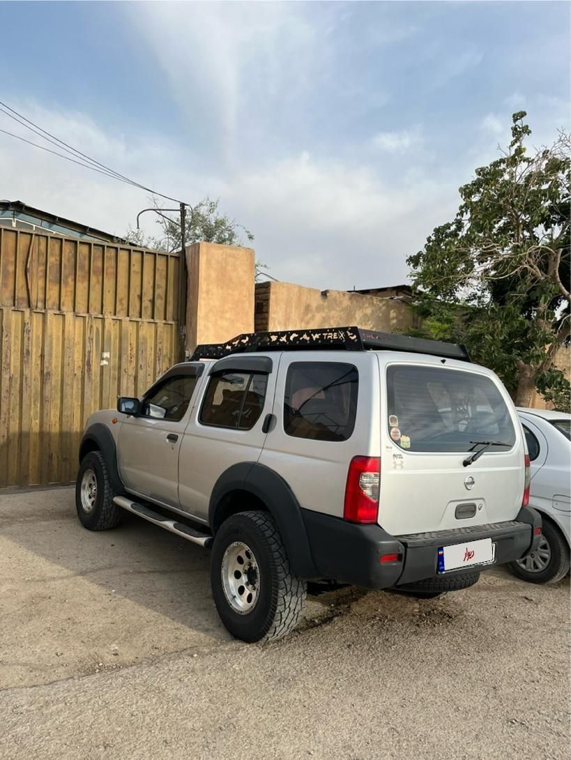 نیسان رونیز دنده‌ای - 2004