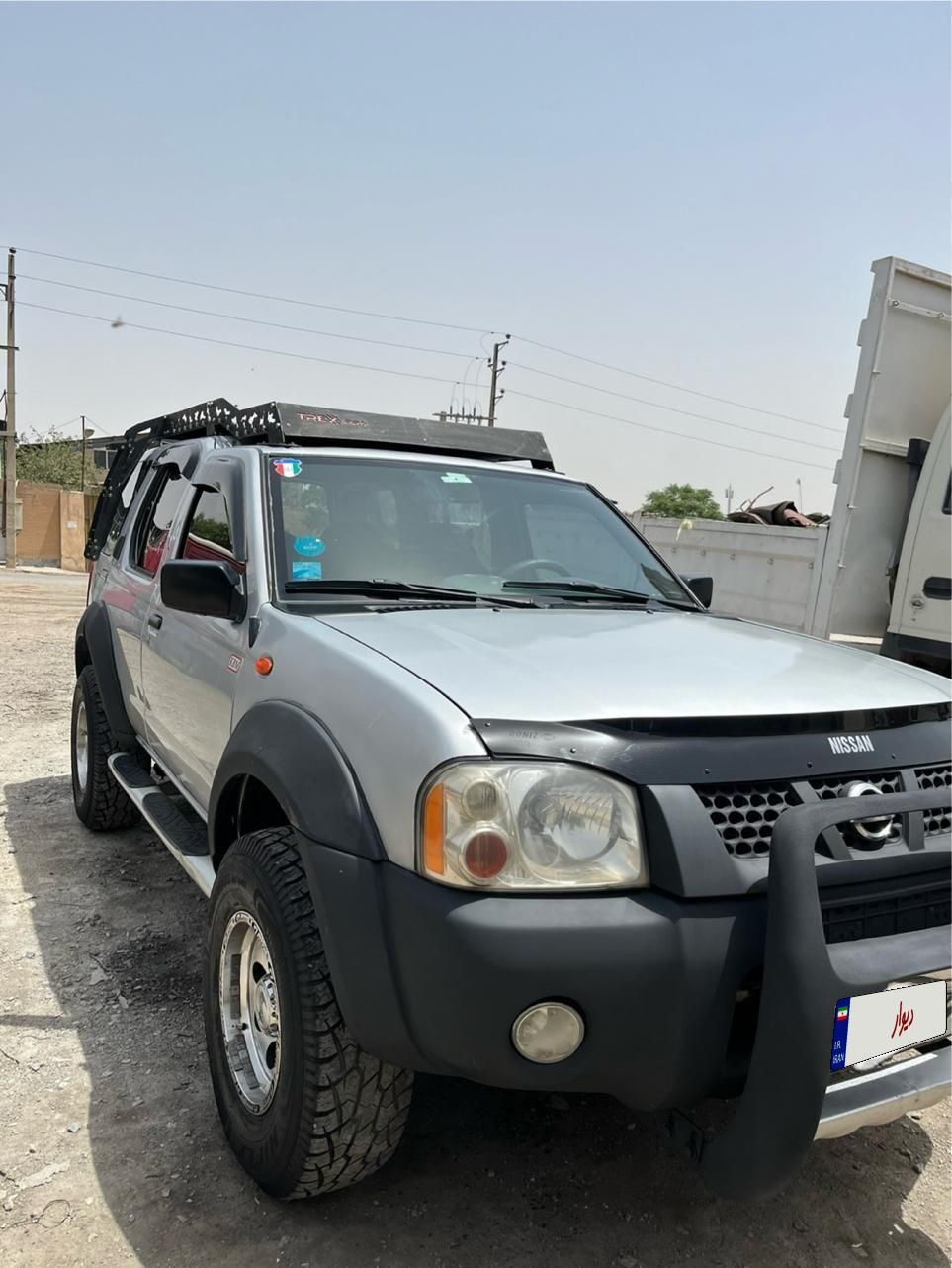 نیسان رونیز دنده‌ای - 2004