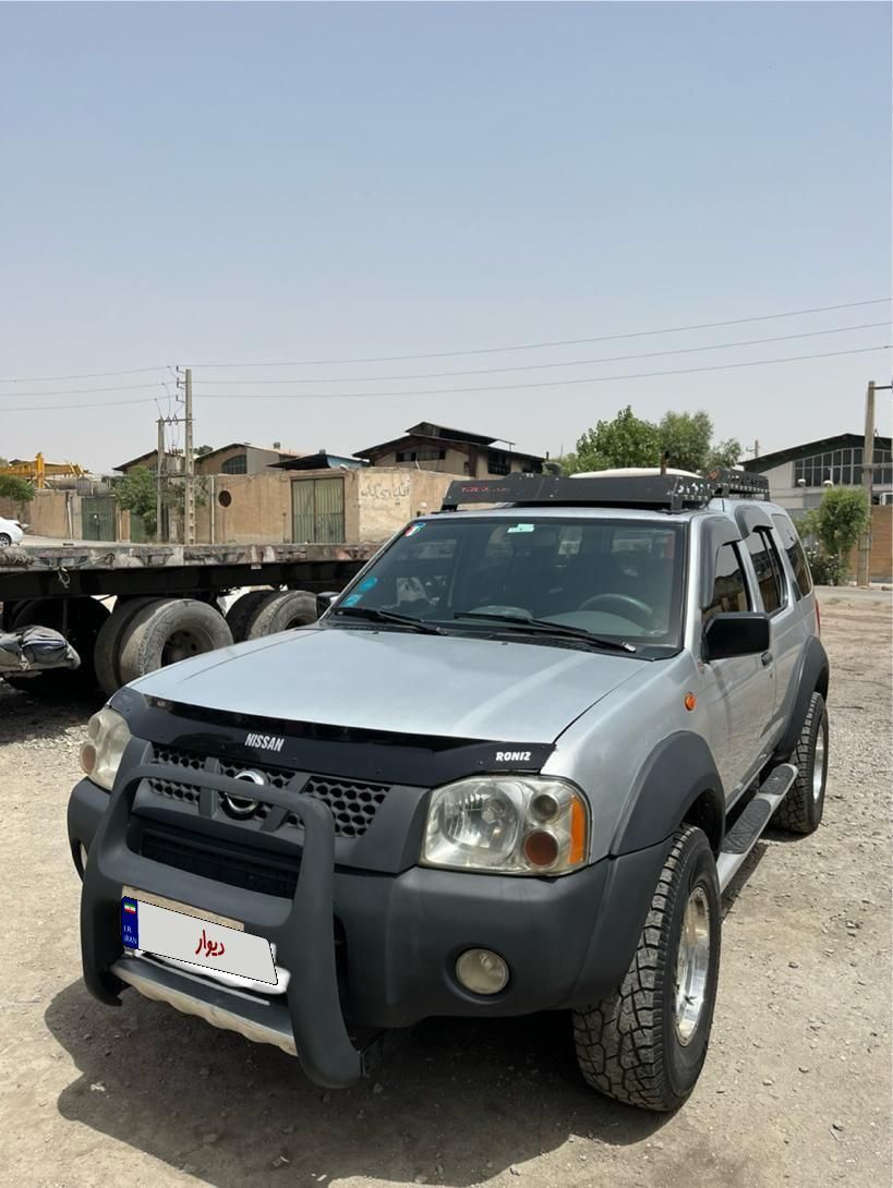 نیسان رونیز دنده‌ای - 2004
