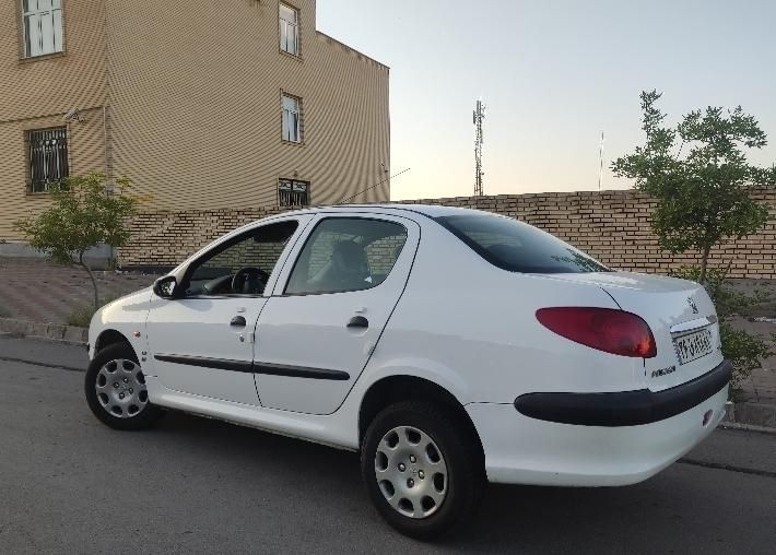 پژو ۲۰۶ صندوق دار v8 - 1394