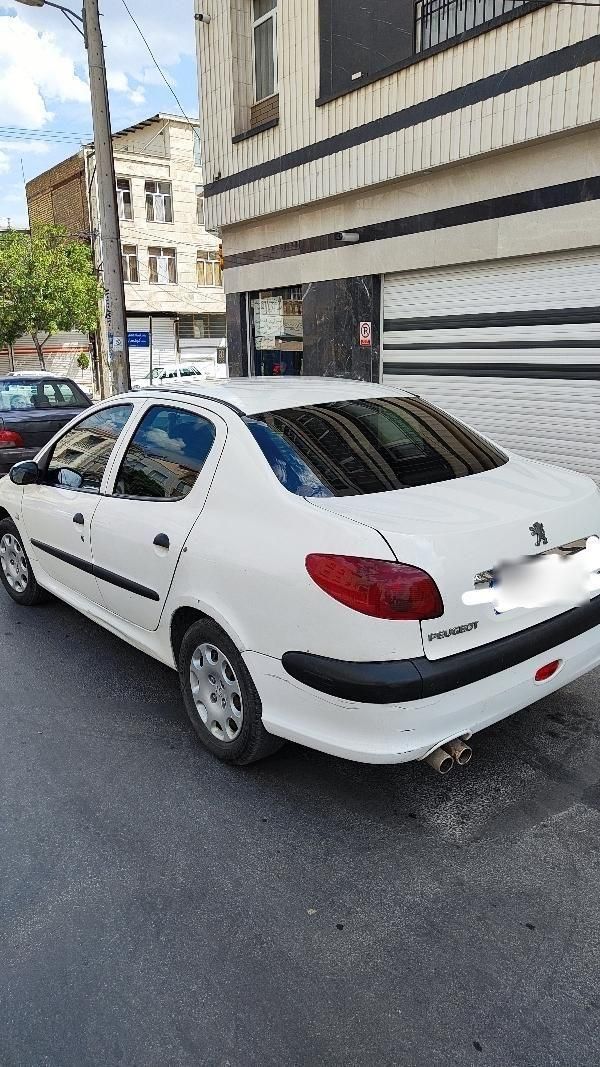 پژو ۲۰۶ صندوق دار v8 - 1389