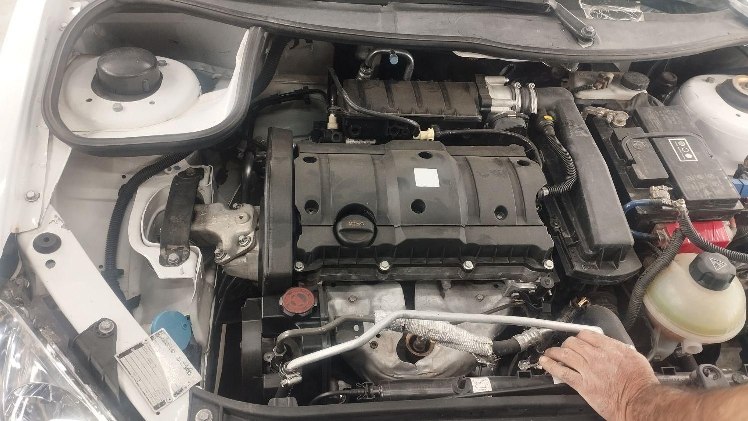 پژو ۲۰۶ صندوق دار v8 - 1396