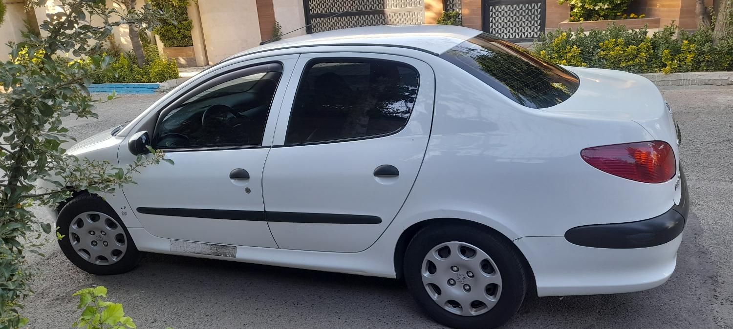 پژو ۲۰۶ صندوق دار v8 - 1398