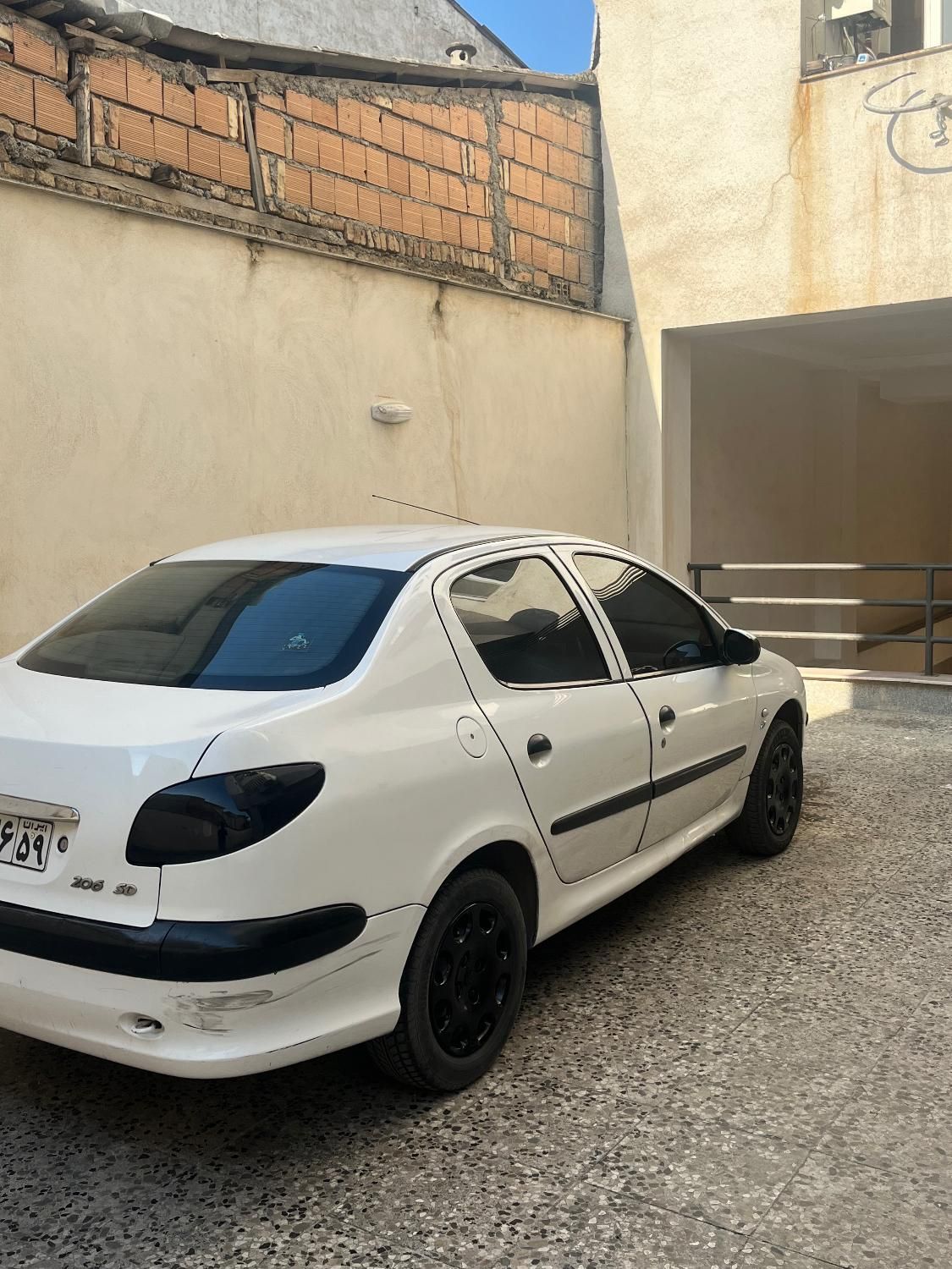 پژو ۲۰۶ صندوق دار v8 - 1390