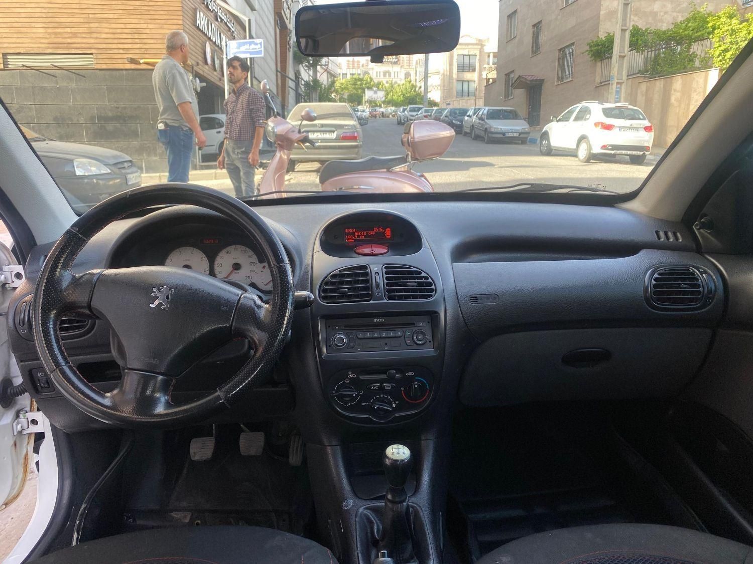 پژو ۲۰۶ صندوق دار v8 - 1394