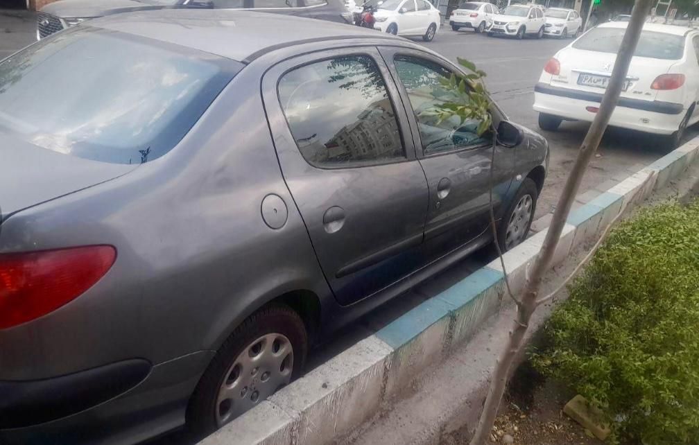 پژو ۲۰۶ صندوق دار v8 - 1394