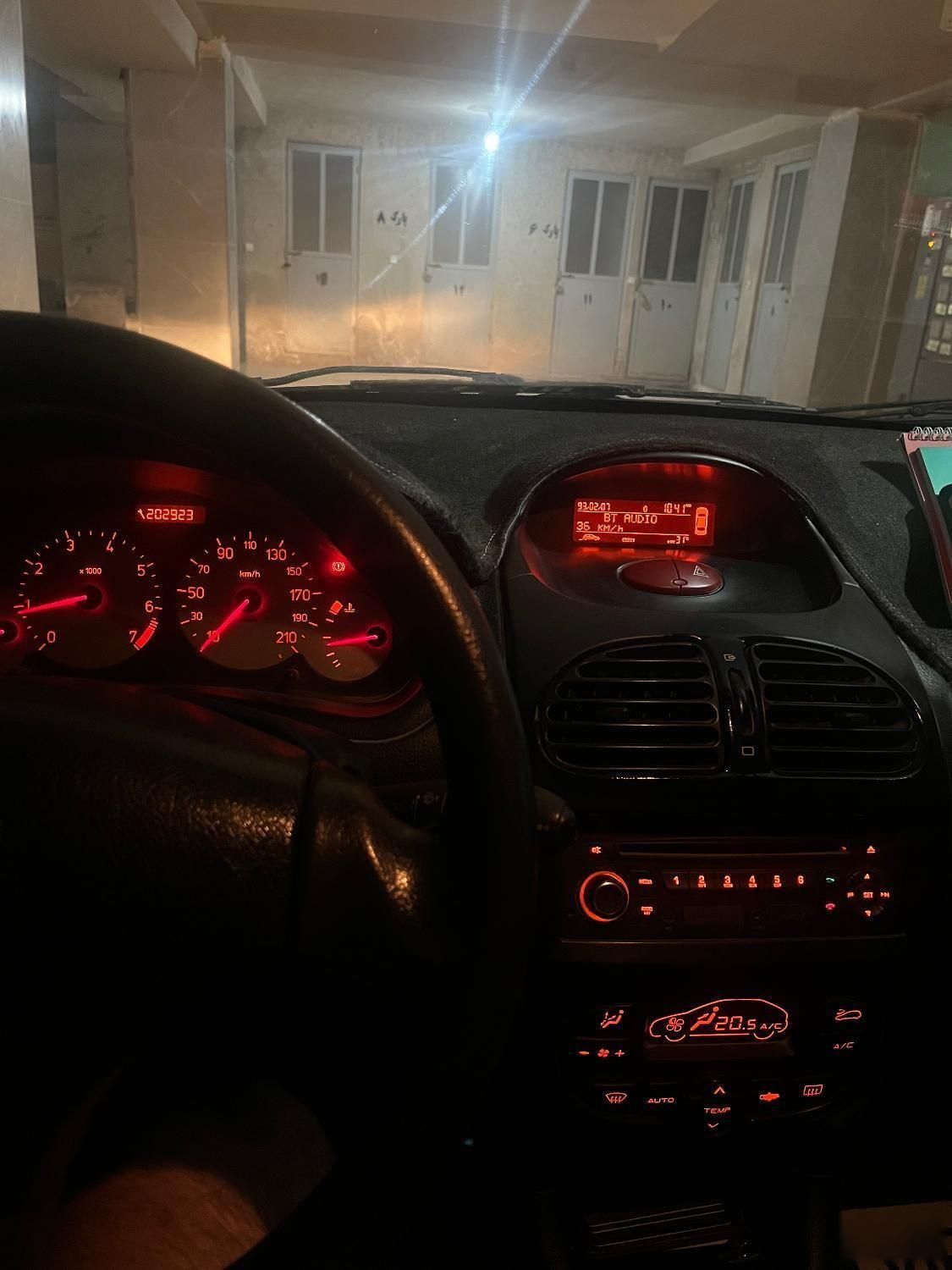 پژو ۲۰۶ صندوق دار v8 - 1398