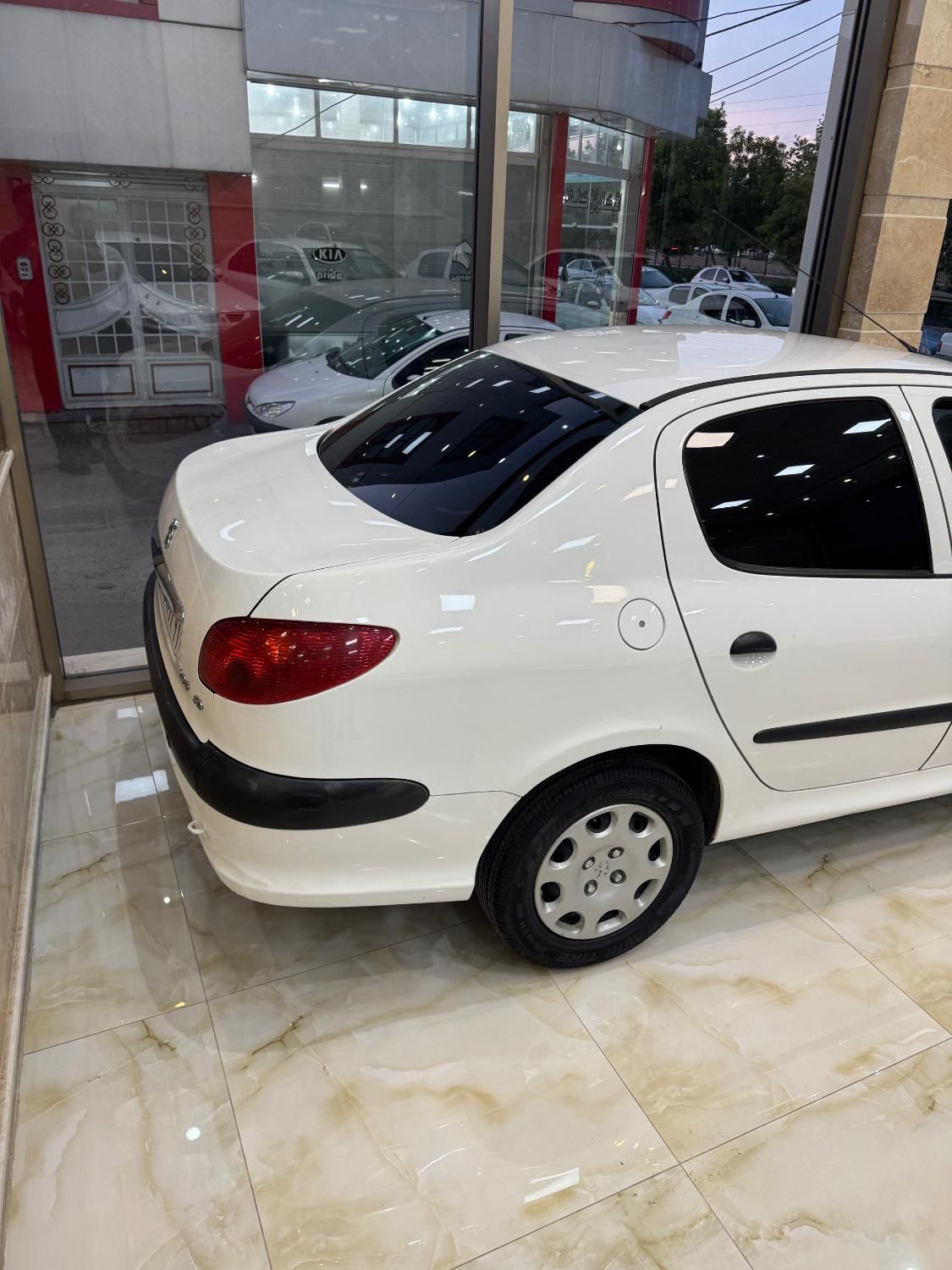 پژو ۲۰۶ صندوق دار v8 - 1397