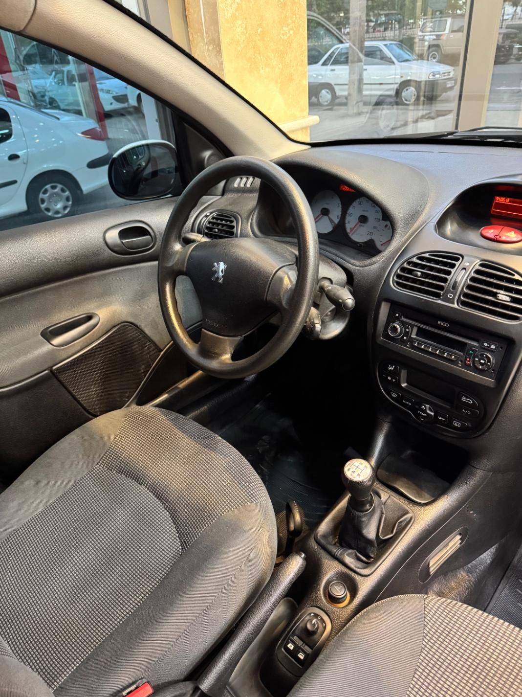 پژو ۲۰۶ صندوق دار v8 - 1397