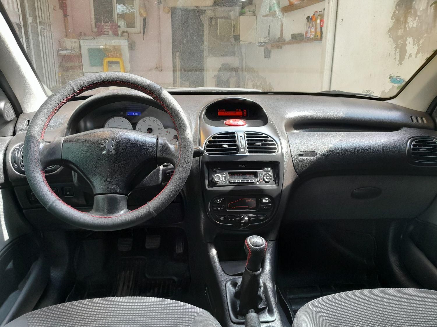 پژو ۲۰۶ صندوق دار v8 - 1396