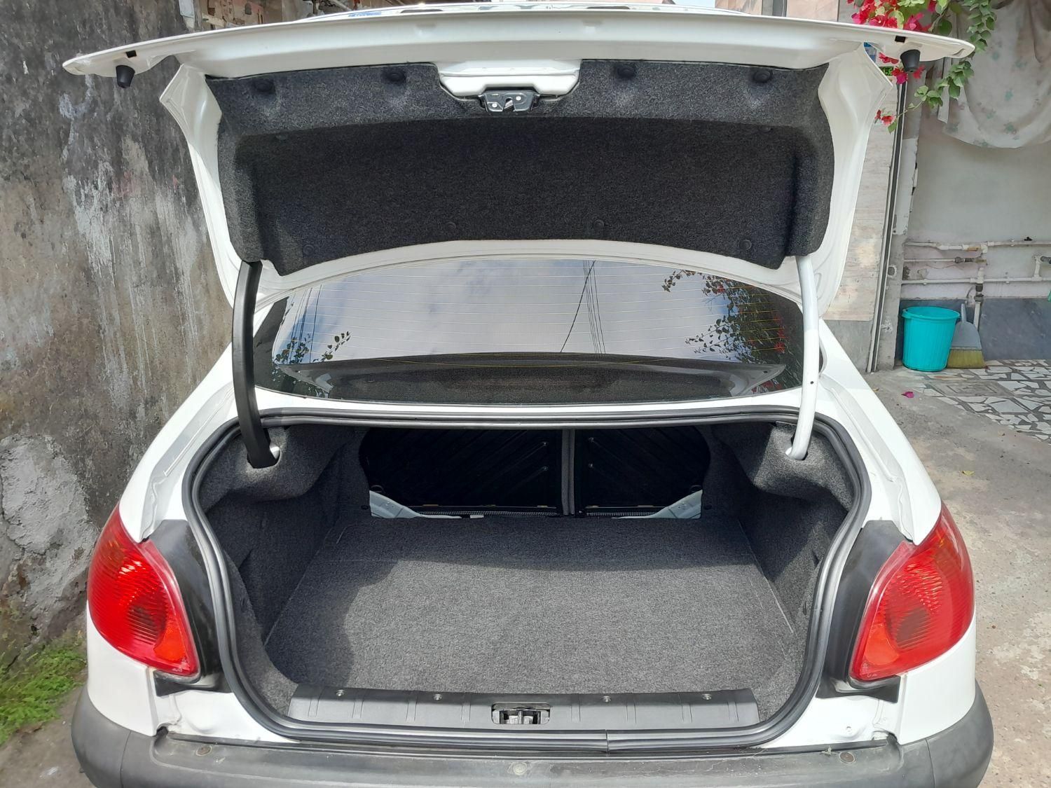 پژو ۲۰۶ صندوق دار v8 - 1396