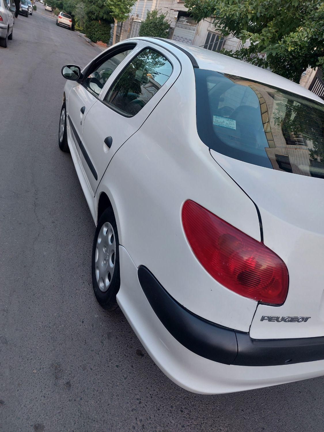 پژو ۲۰۶ صندوق دار v8 - 1394