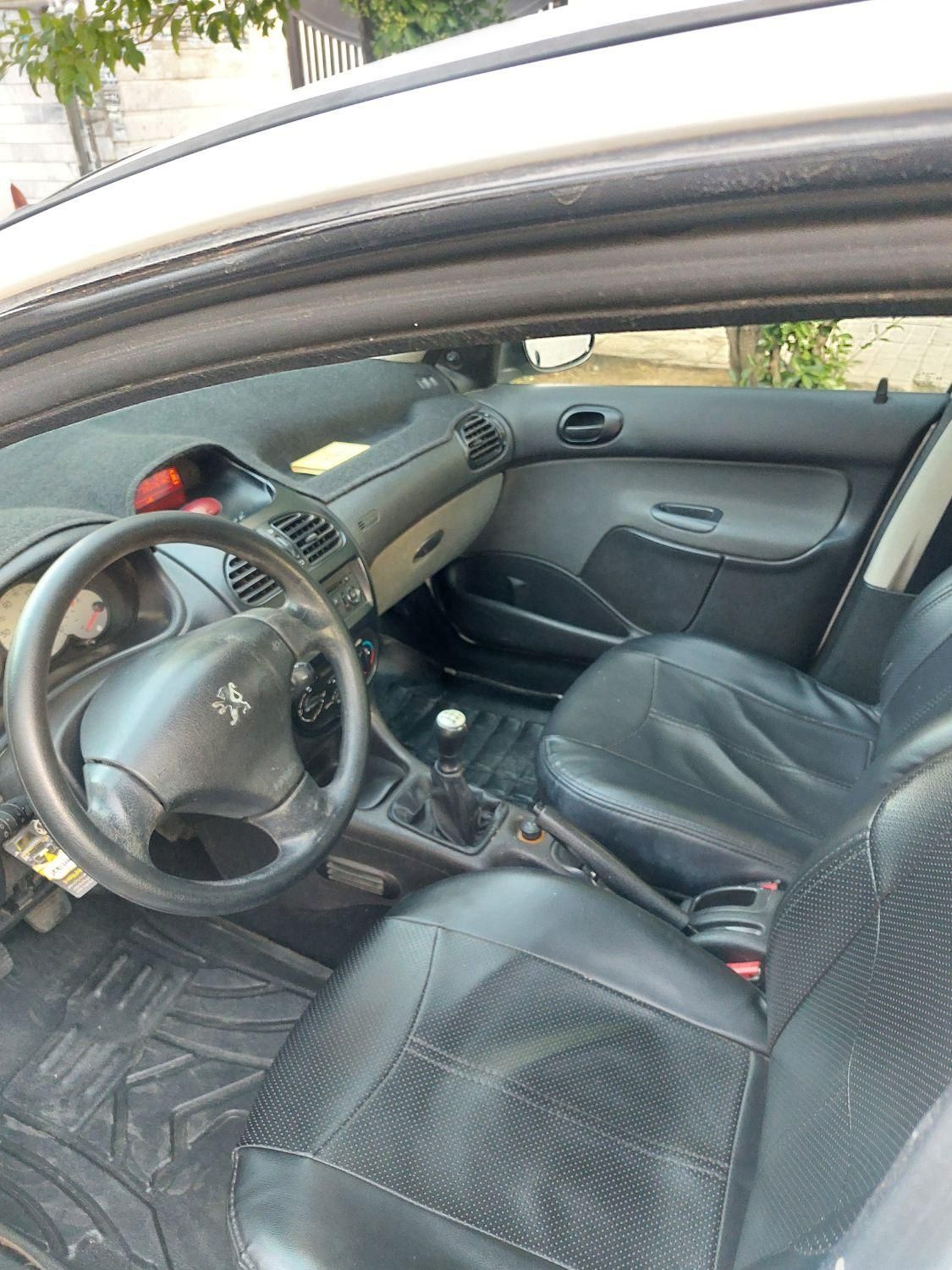 پژو ۲۰۶ صندوق دار v8 - 1394