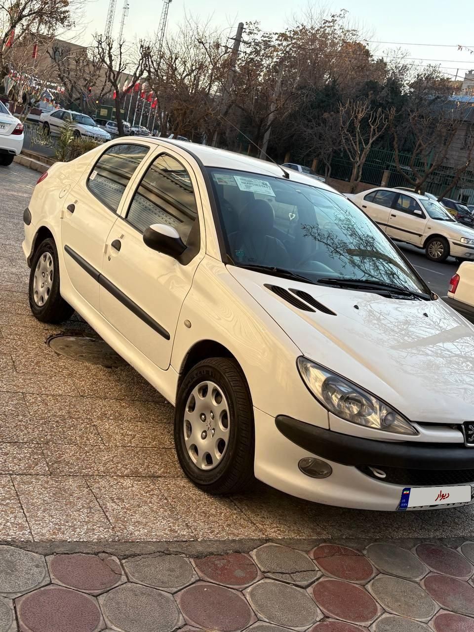 پژو ۲۰۶ صندوق دار v8 - 1396