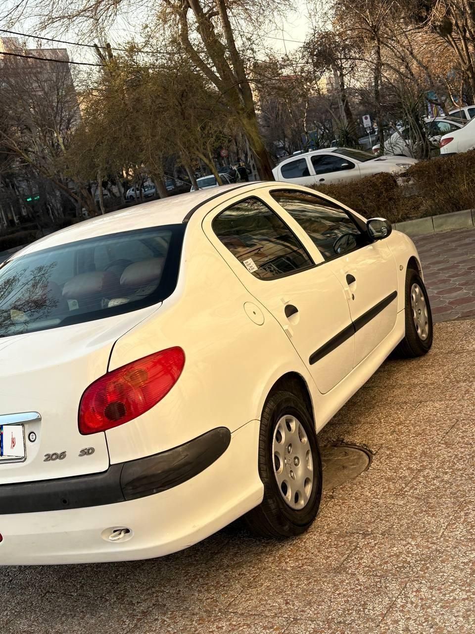 پژو ۲۰۶ صندوق دار v8 - 1396