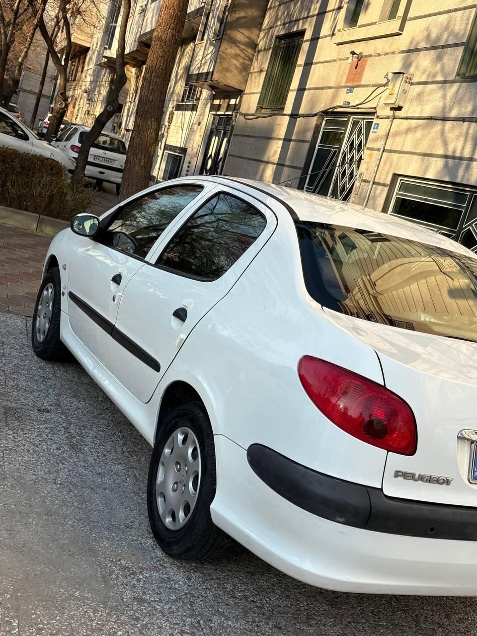 پژو ۲۰۶ صندوق دار v8 - 1396