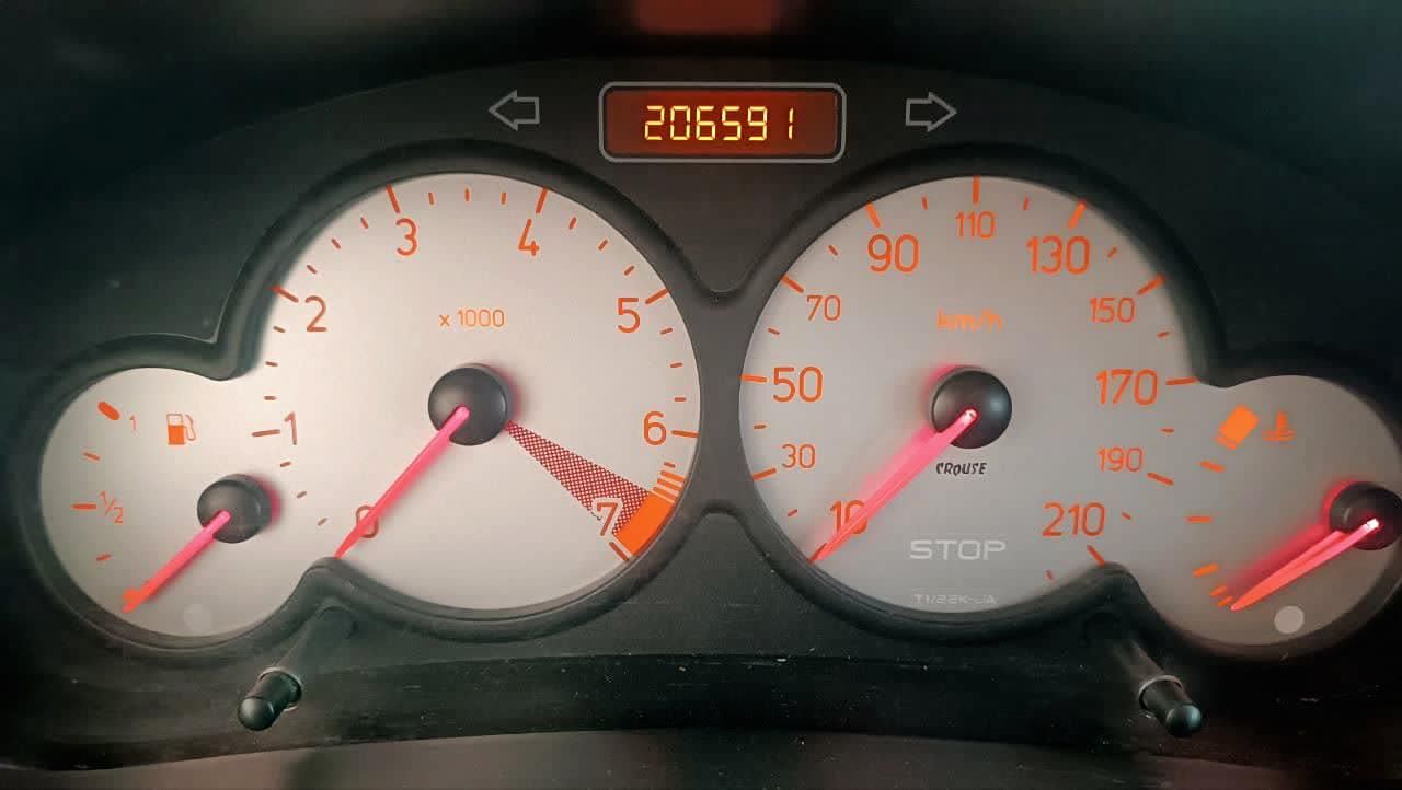 پژو ۲۰۶ صندوق دار v8 - 1394