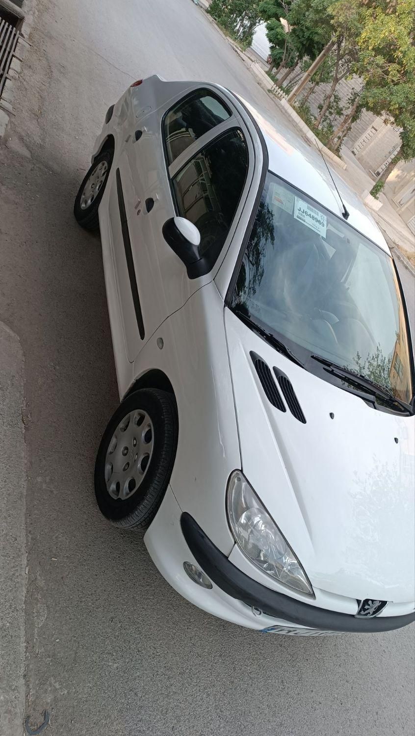 پژو ۲۰۶ صندوق دار v8 - 1393