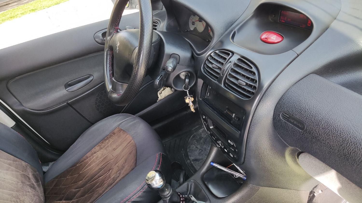 پژو ۲۰۶ صندوق دار v8 - 1398