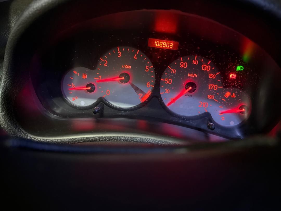 پژو ۲۰۶ صندوق دار v8 - 1394